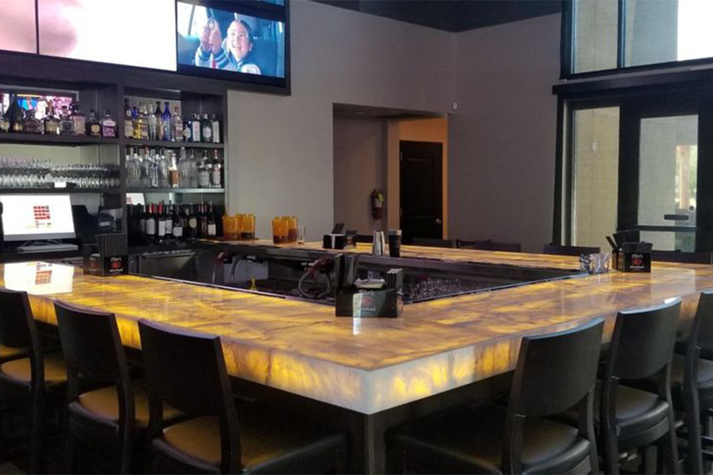 irons-club-bar-light