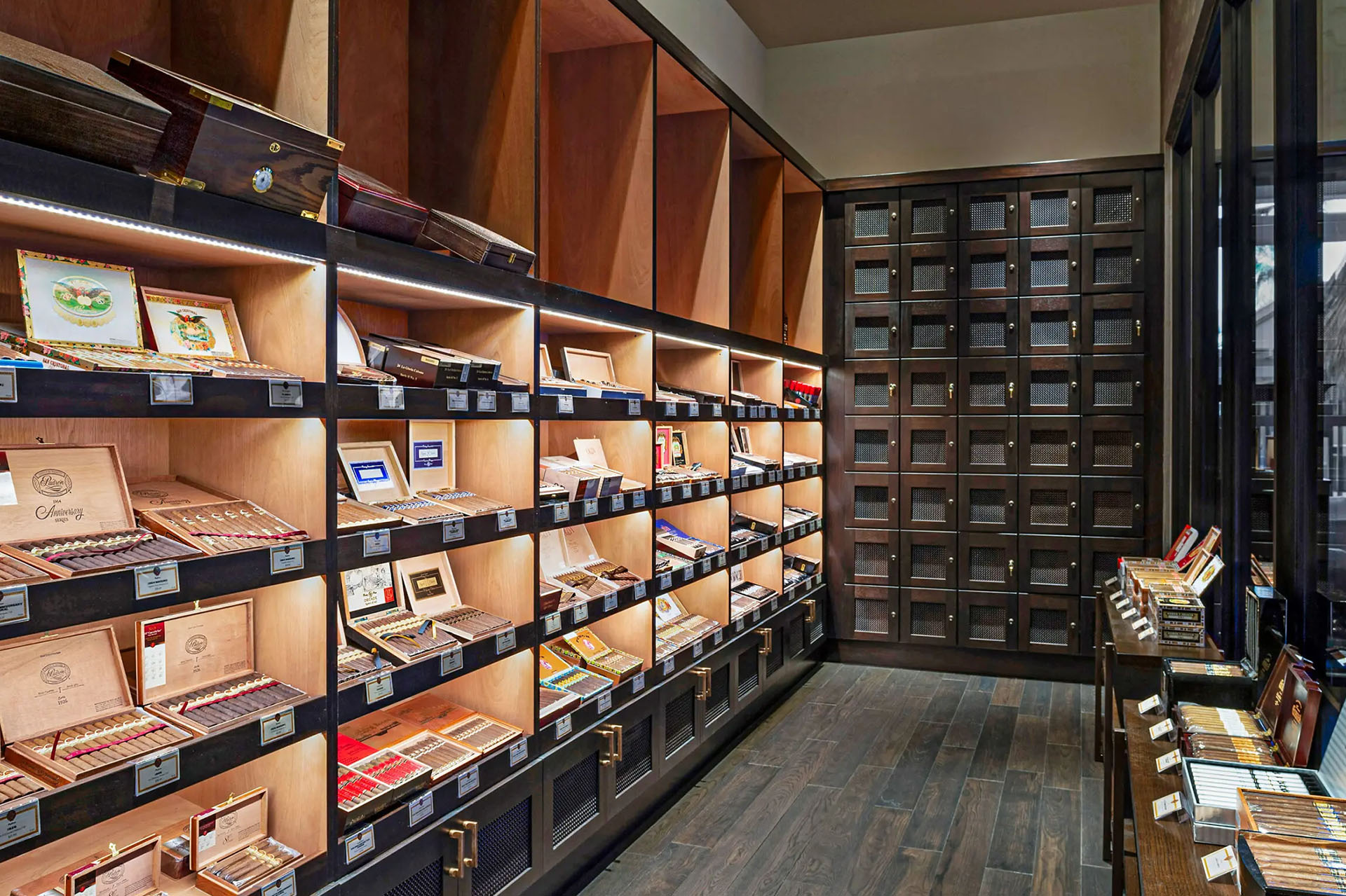 pivat-cigar-lounge-cigars